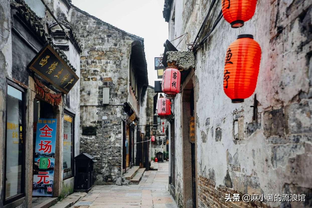 一个已婚女人跟你暧昧，说她老公对她不好向你诉说委屈。这种女人还有什么委屈的，你都跟别人暧昧了？